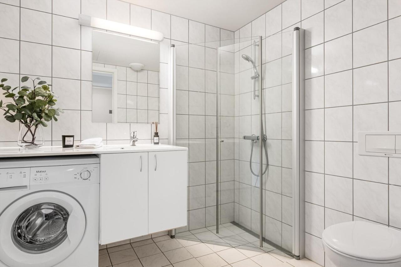 Leilighet Beitostolen Sentrum, Terrasse Og Innendors Parkering Esterno foto