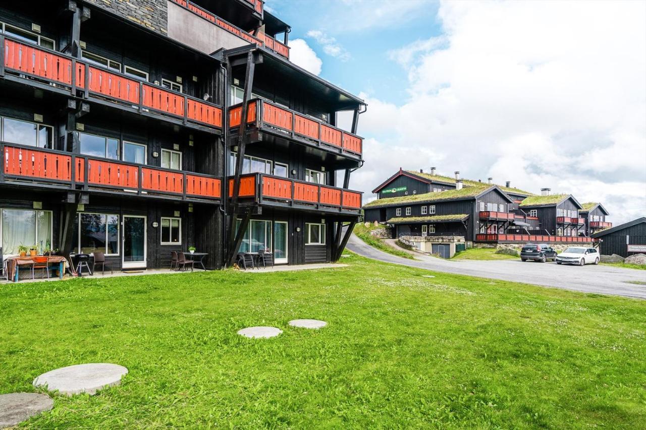 Leilighet Beitostolen Sentrum, Terrasse Og Innendors Parkering Esterno foto