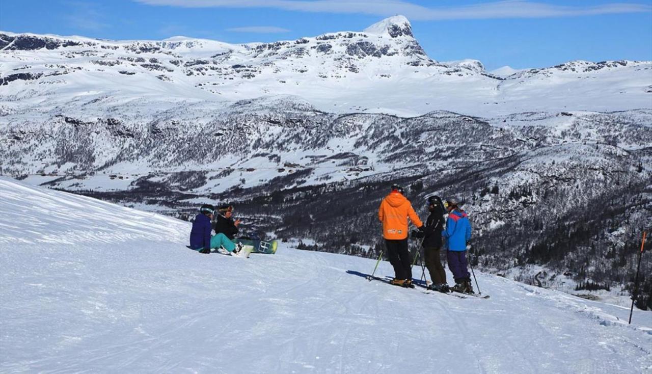 Leilighet Beitostolen Sentrum, Terrasse Og Innendors Parkering Esterno foto